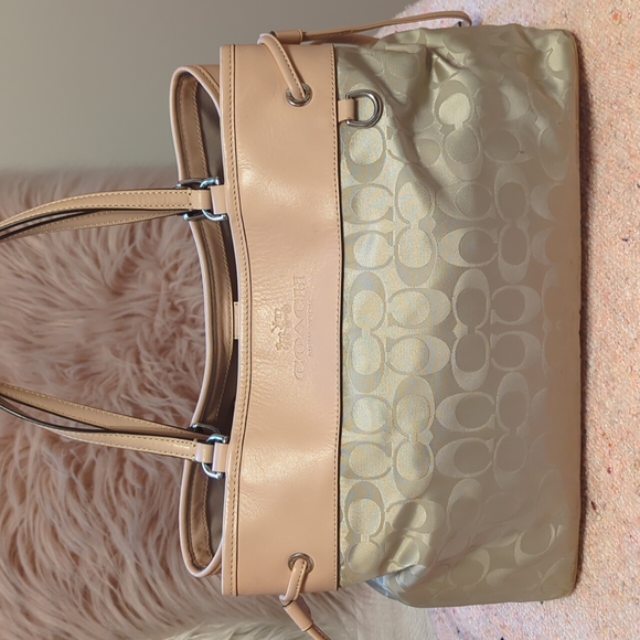 Coach Handbags - Coach bag🔥🔥🔥